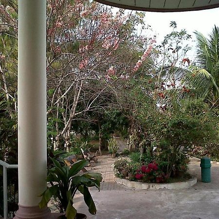 เกษมการ์เดน โฮเต็ล สุรินทร์ Hotel Ban Nong Tao ภายนอก รูปภาพ
