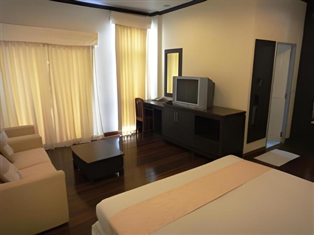 เกษมการ์เดน โฮเต็ล สุรินทร์ Hotel Ban Nong Tao ภายนอก รูปภาพ
