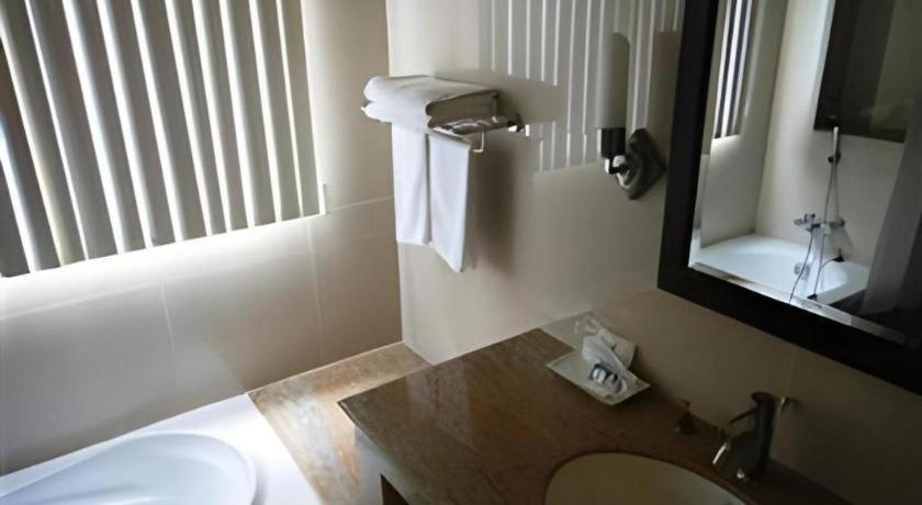 เกษมการ์เดน โฮเต็ล สุรินทร์ Hotel Ban Nong Tao ภายนอก รูปภาพ